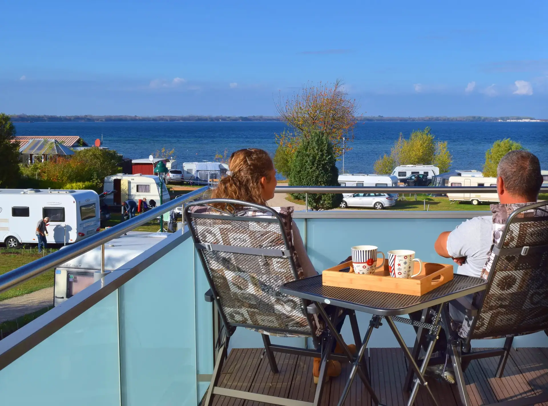 Balkon einer Ferienwohnung mit Blick auf die Ostsee
