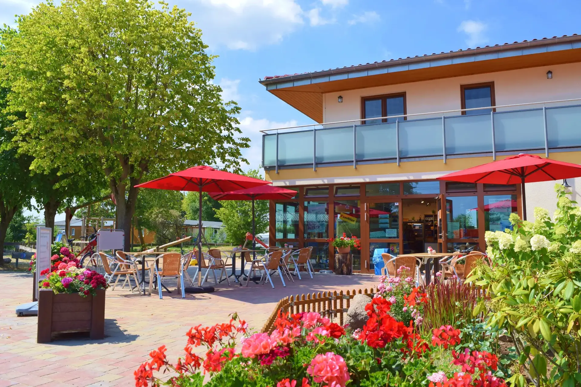 Café im Laden des Campingplatzes Liebeslaube