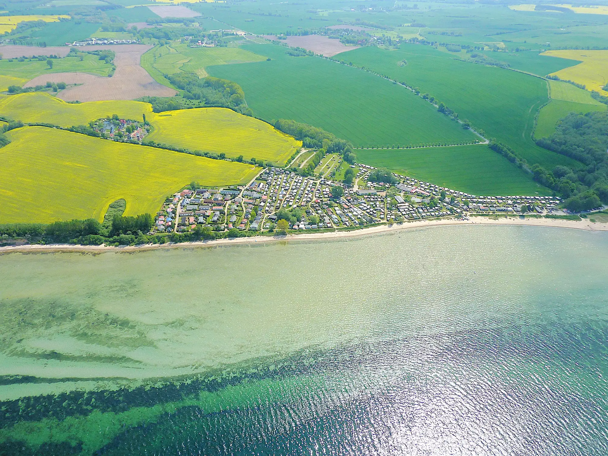 Luftbild des Campingplatzes Liebeslaube an der Wohlenberger Wiek