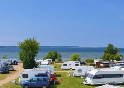 Komfortstellplätze im Bereich A mit Strom, Wasser und Abwasser