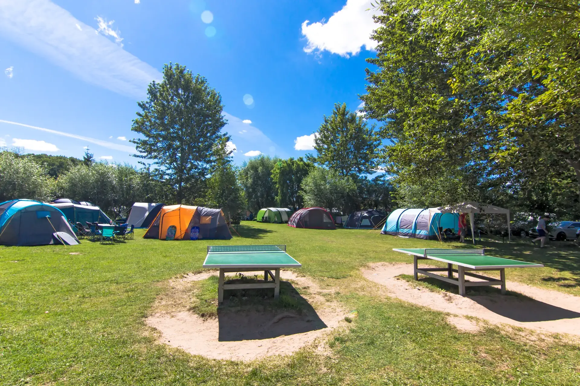 Tischtennisplatte auf dem Campingplatz
