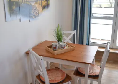 Esstisch im Essbereich einer Ferienwohnung