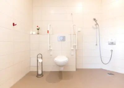 Barrierefreies Bad im Sanitärgebäude Mitte