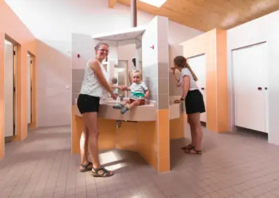 Damenbereich im Sanitärgebäude Mitte